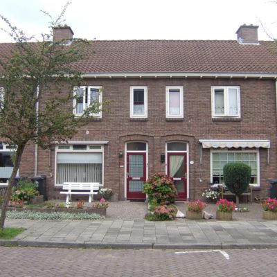Huizenblok_W.J._Bossenbroekstraat_-_panoramio
