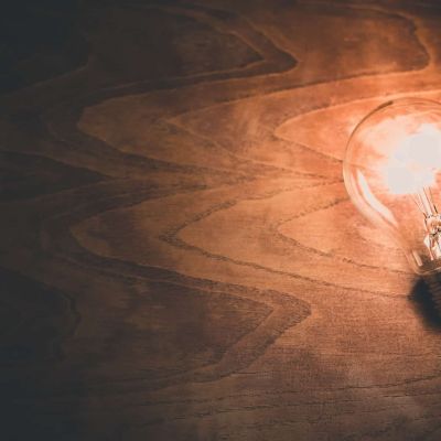 light-bulb-1246043_1920