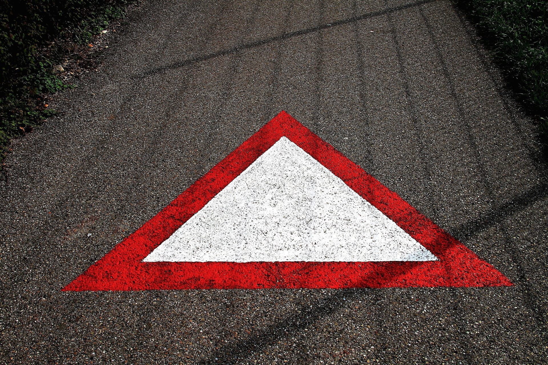 het-gevaar-dreigt-van-drie-kanten