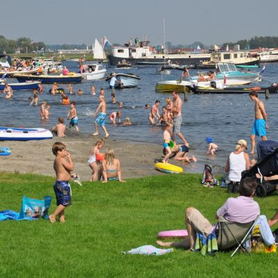 Netherlands,_Kagerplassen,_Koudenhoorn,_recreatiestrand
