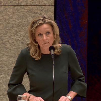 Kajsa Ollongren tijdens het verkennersdebat